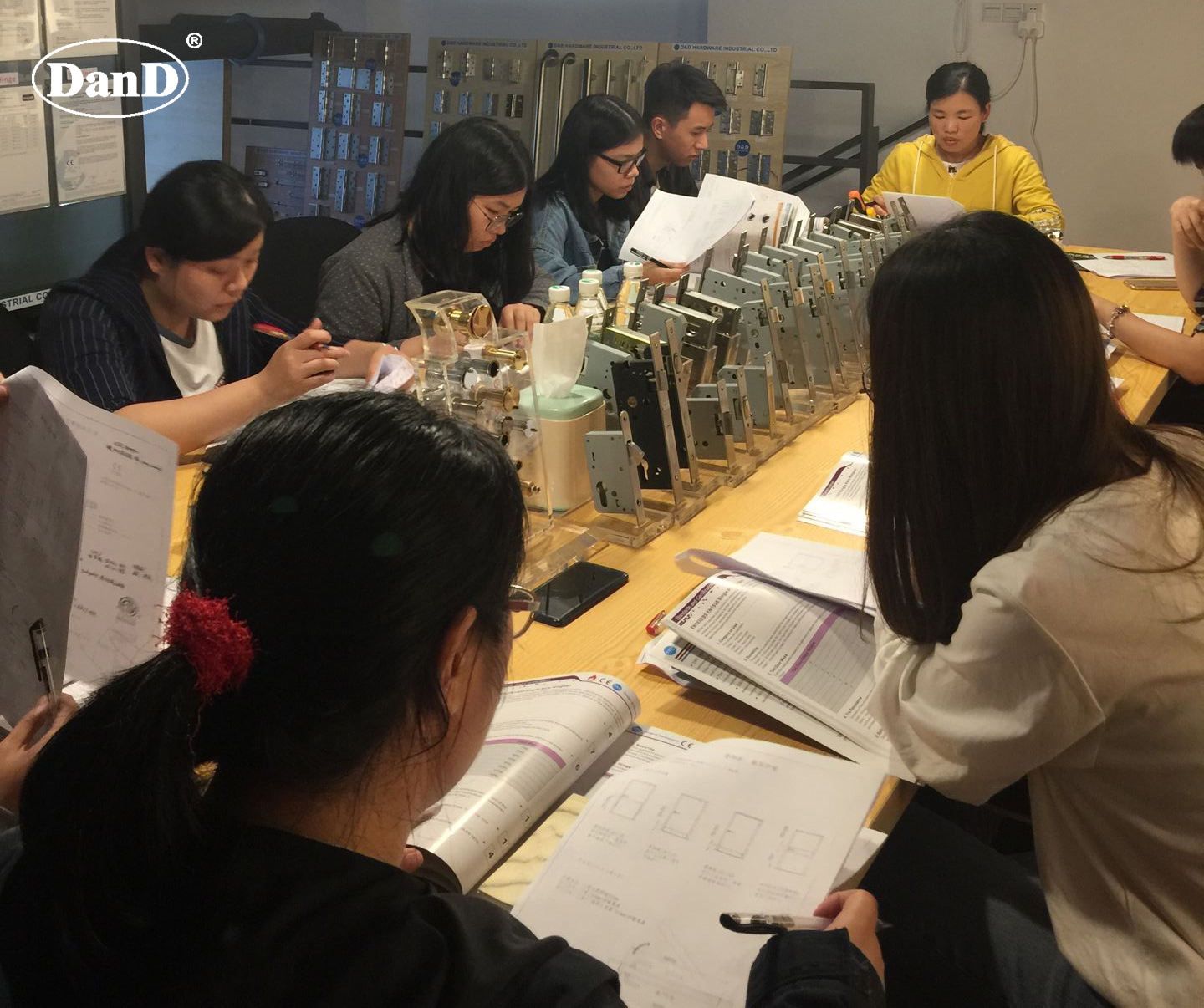 자격을 갖춘 D&D 팀이 고객이 올바른 솔루션-D 및 D 하드웨어를 찾도록 지원하는 방법